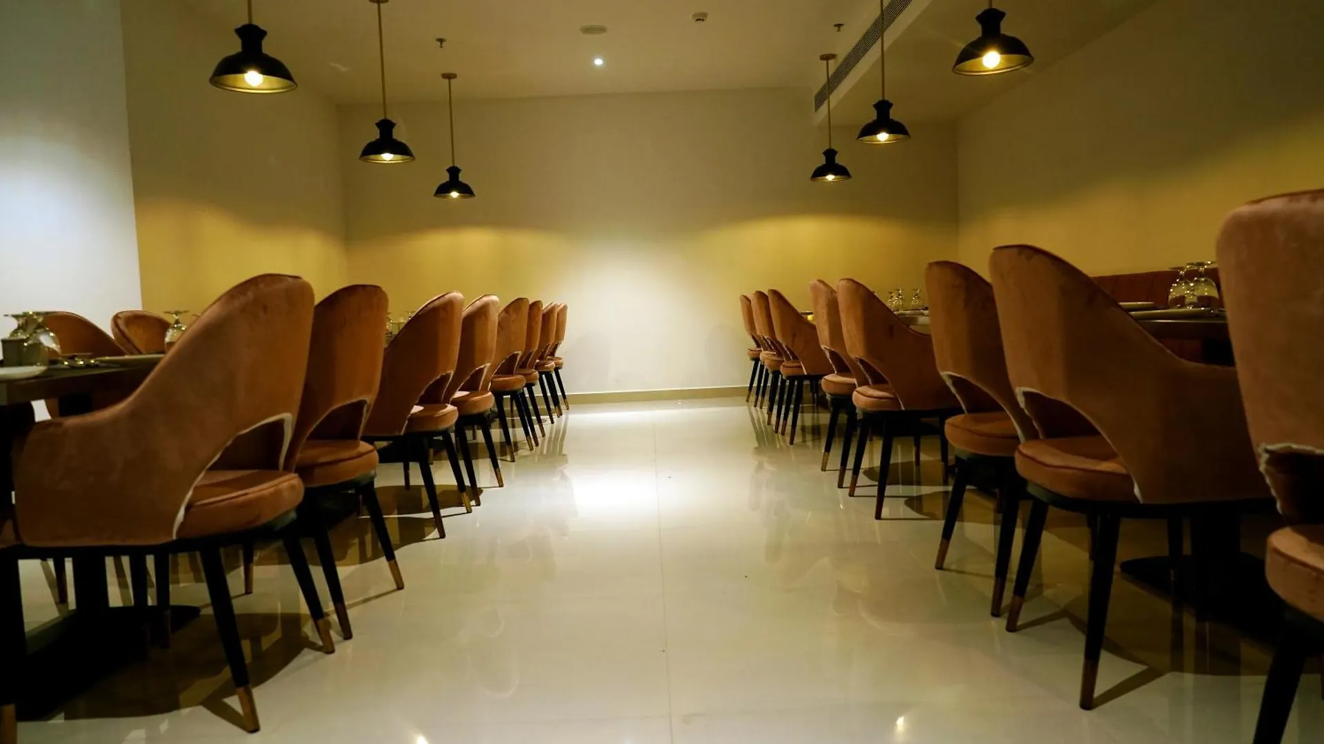 Ark Hotel And Convention Centre Mundur India